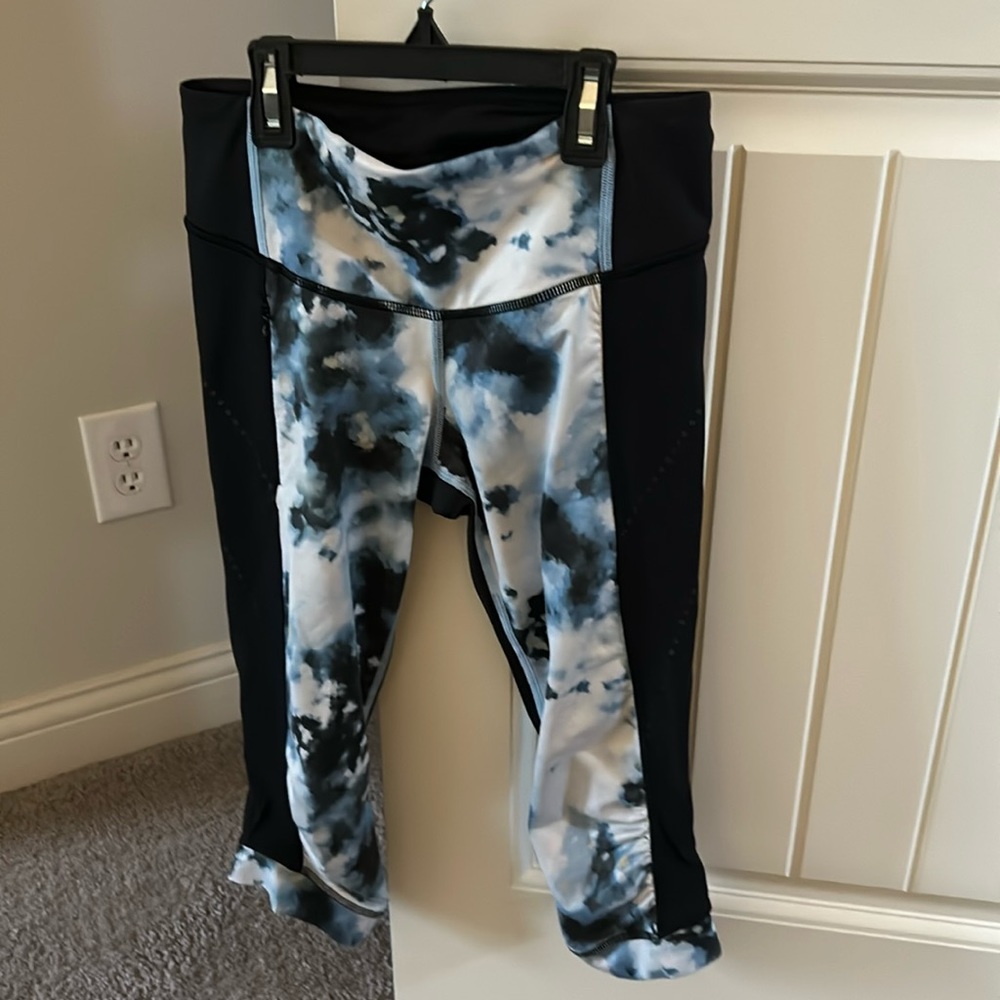Lululemon capris.. new great shape!